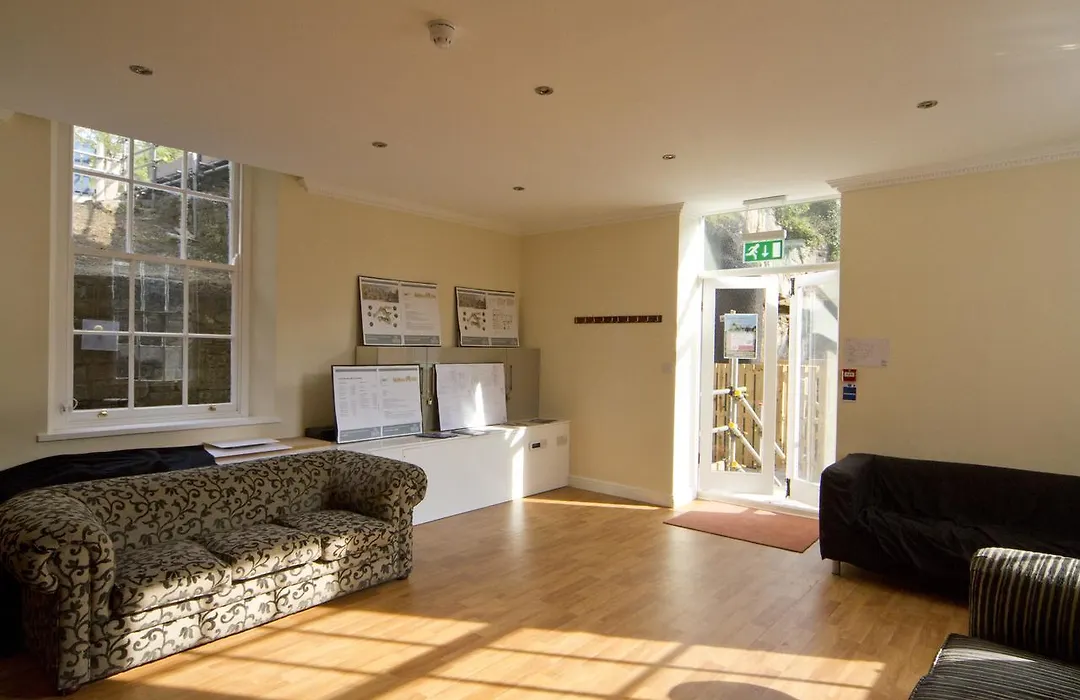 Alton Castle Centre Hostel-1