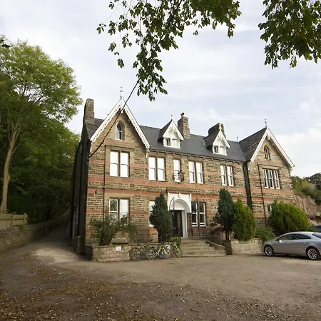 Alton Castle Centre Hostel-3