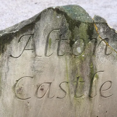Alton Castle Centre Hostel-2